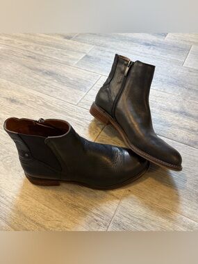 Franco Sarto Leather Ankle
Studded Bootie Women's Size 10
M Black